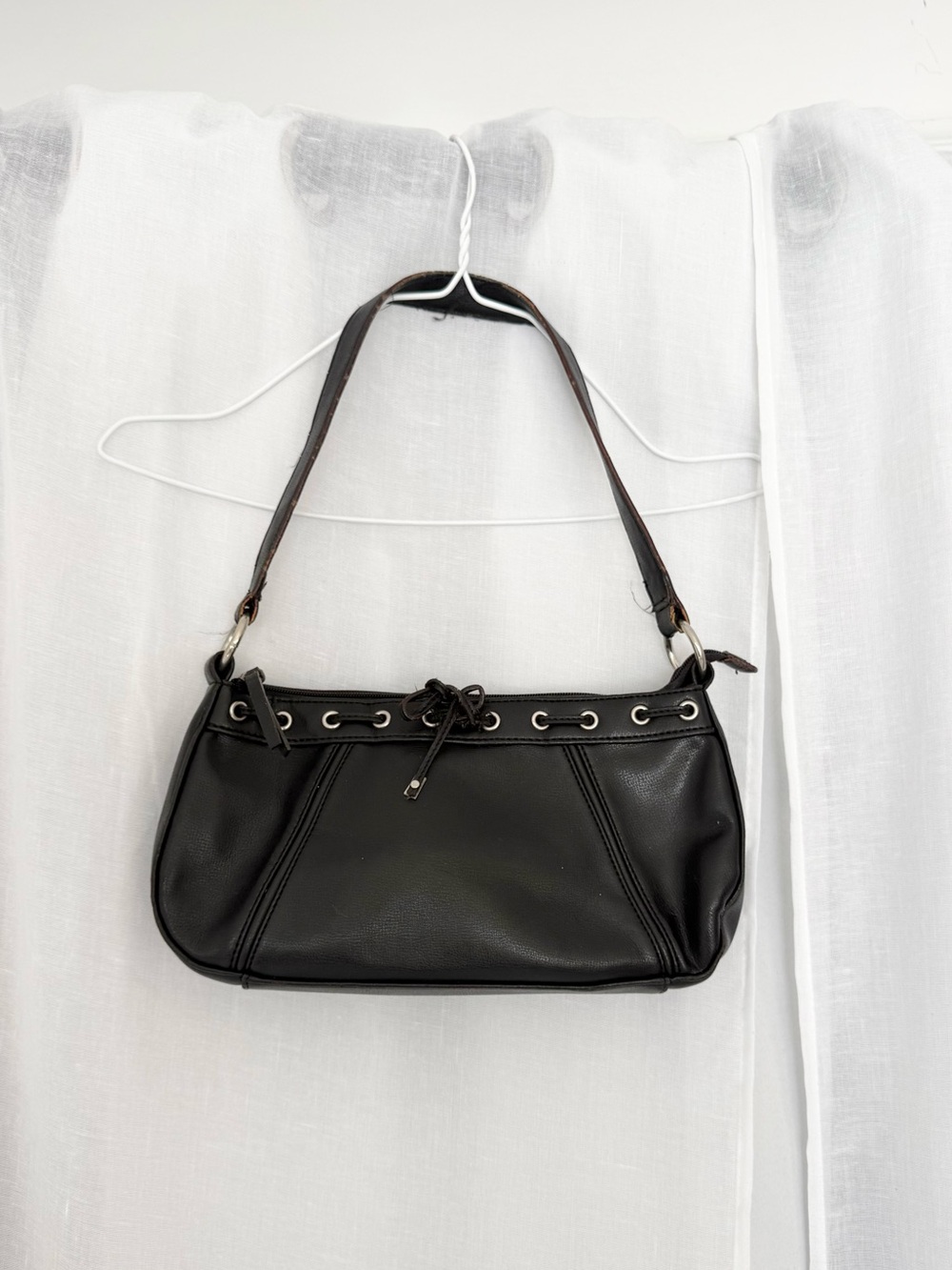 y2k black grommet shoulder bag ⋆✧